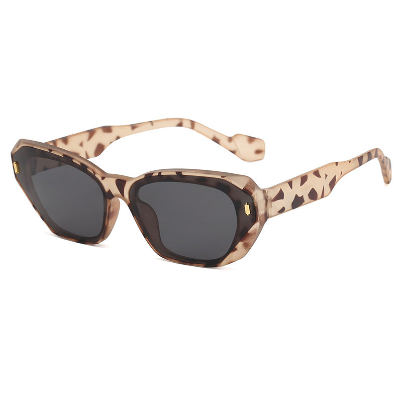 Dame geometrisk designer solbrille med markant ramme Skanto