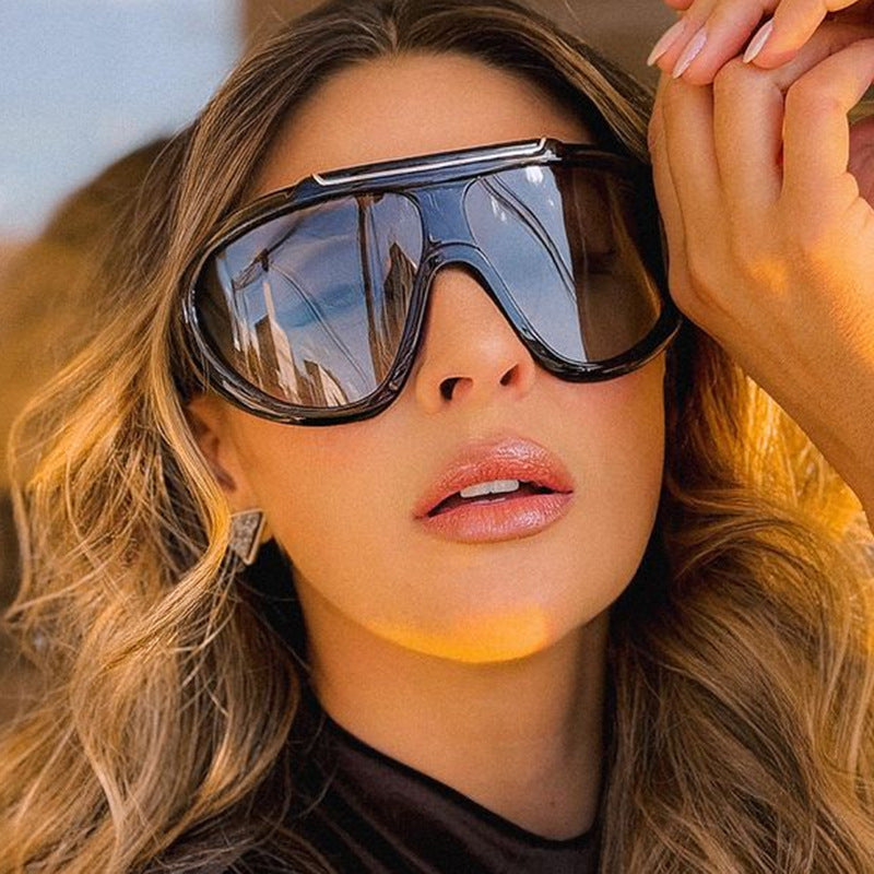 Women's futuristic protective sunglasses Skanto