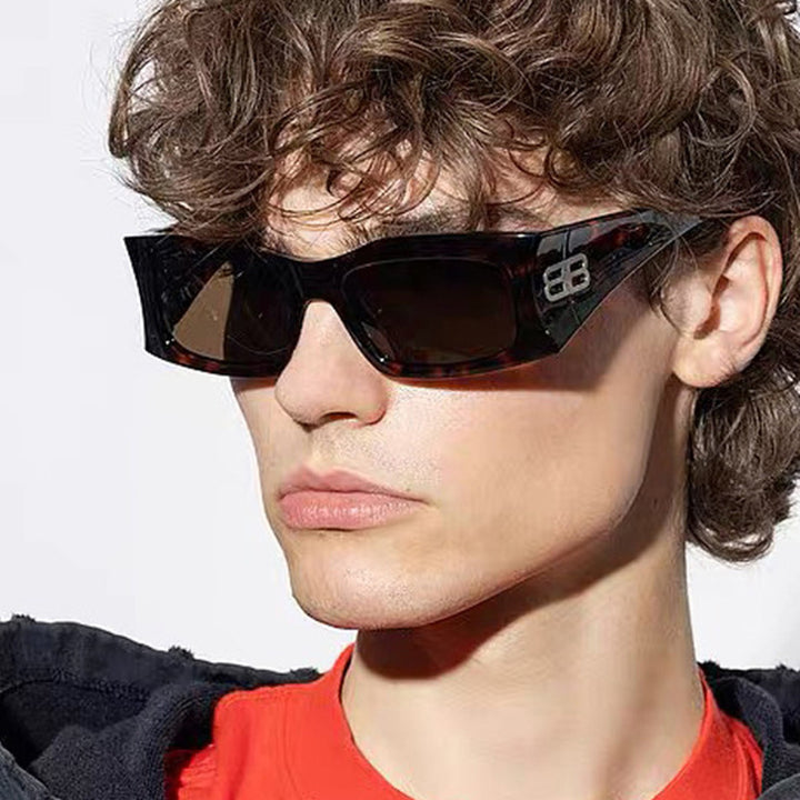 Women's fashion sunglasses with angular frame and polarized lenses Skanto