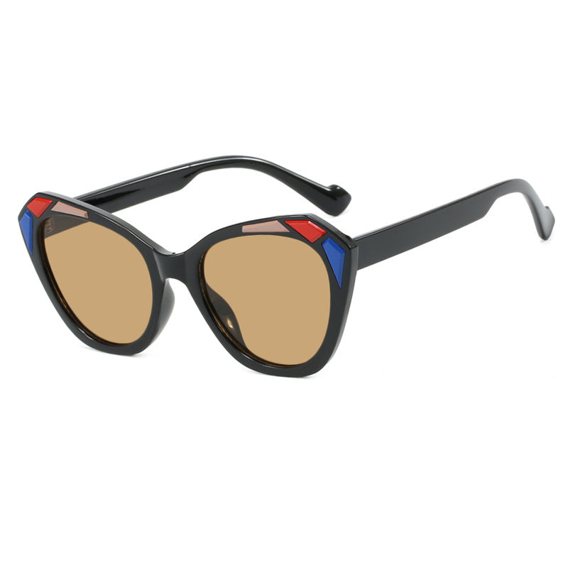 Women's cat-eye sunglasses with fashionable details Skanto