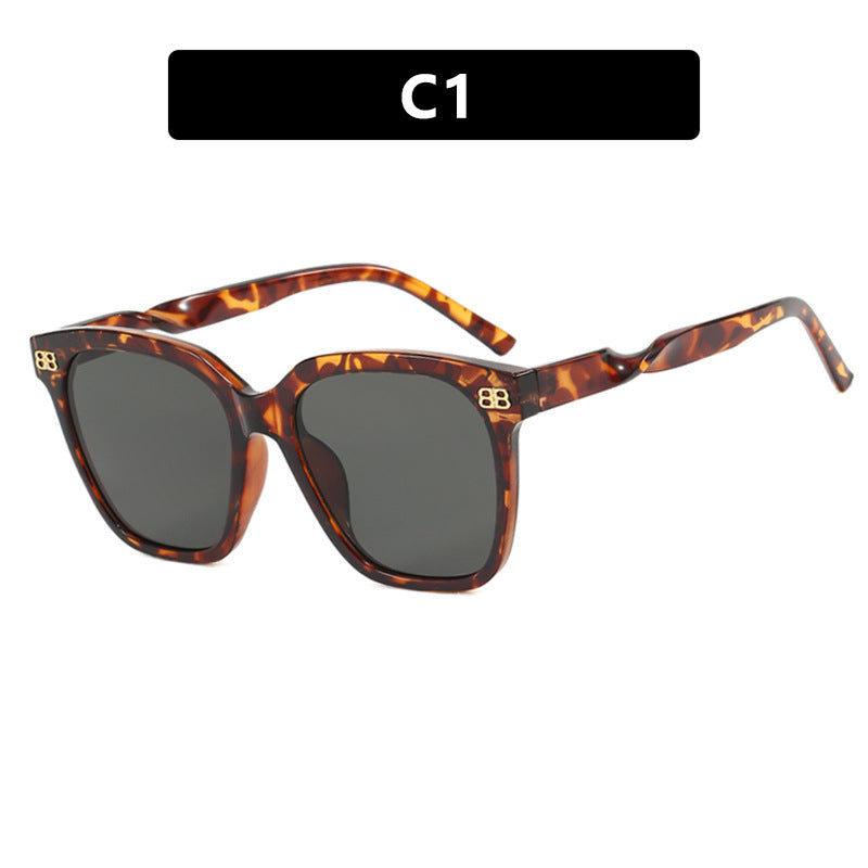 Women's square sunglasses with elegant frame structure and UV protection Skanto