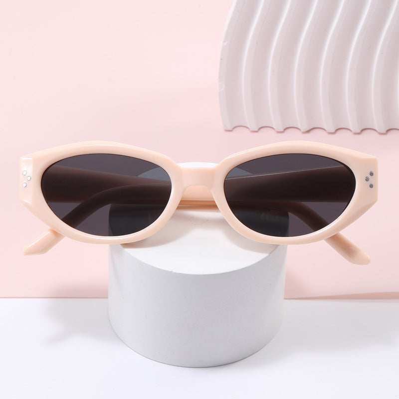 Dame moteriktig solbrille med dyremønster og stilfull ramme Skanto