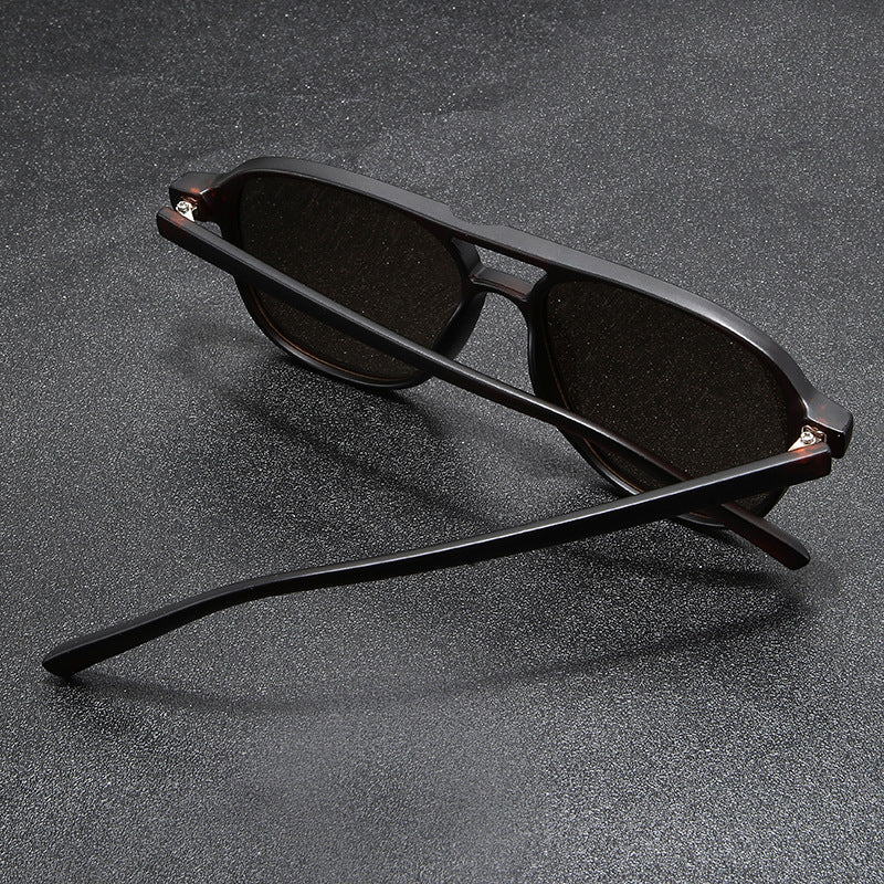 Dame designer solbrille med trendy havskilpadde ramme og UV-beskyttelse Skanto