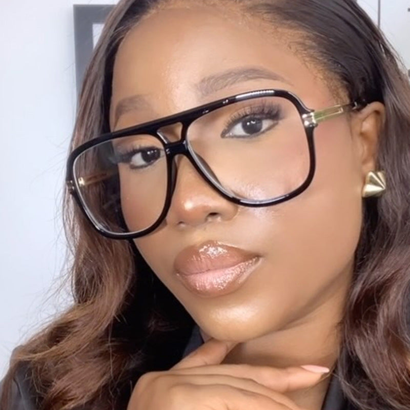 Women's oversized fashionable sunglasses with a robust and elegant design Skanto