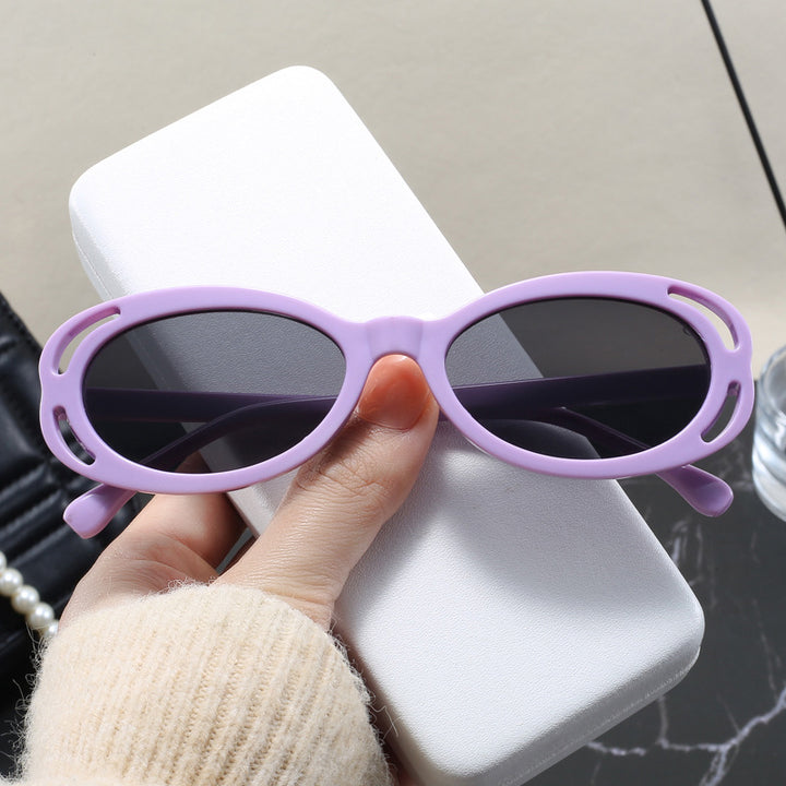 Damen modische solbrille med oval ramme og unikt design Skanto