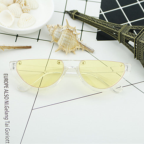 Dame Cat-Eye Briller med markant ramme og speilbelagte glass Skanto