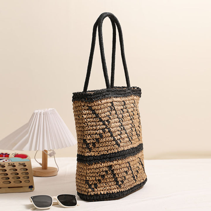 Handmade straw basket with geometric pattern Skanto