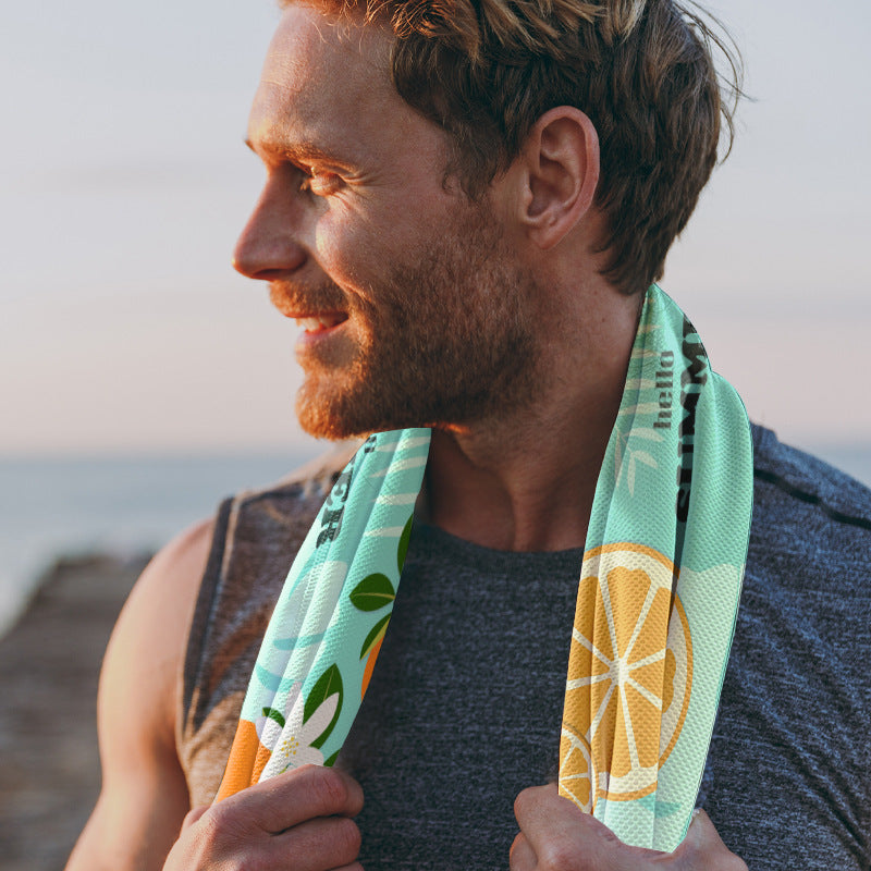 Sporty mikrofiberklut med livlig sommersdesign Skanto