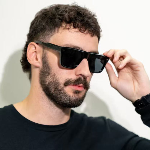 Dame Motefull solbrille i moderne kvadratisk design Skanto