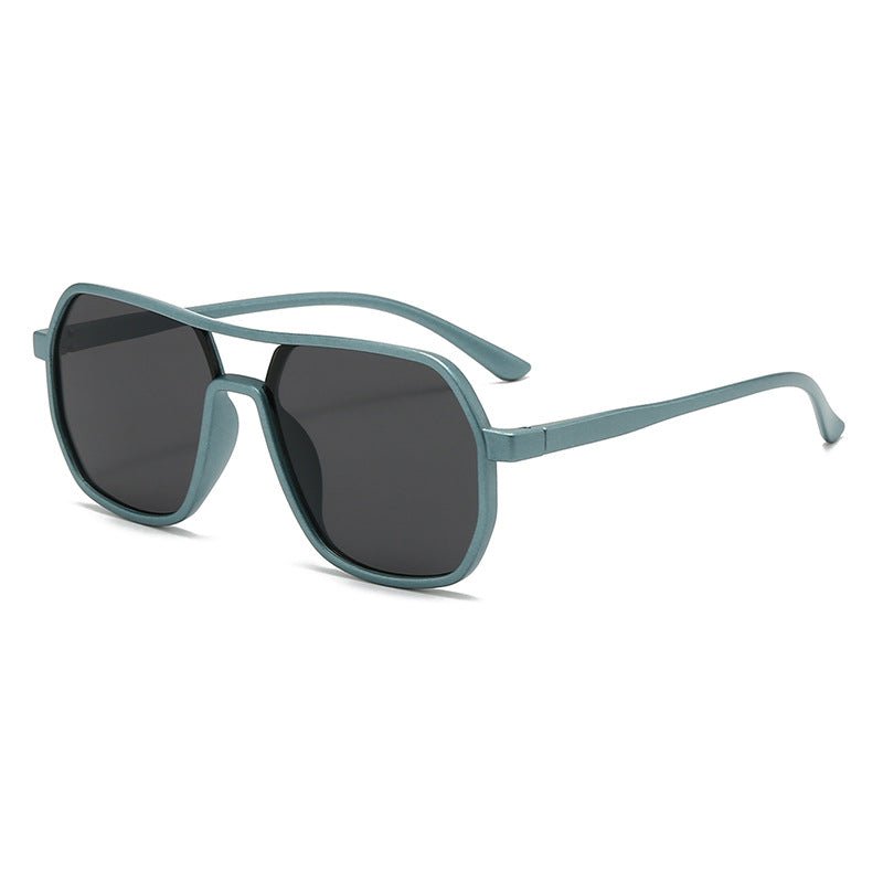 Dame trendy oversized solbriller i moderne design Skanto