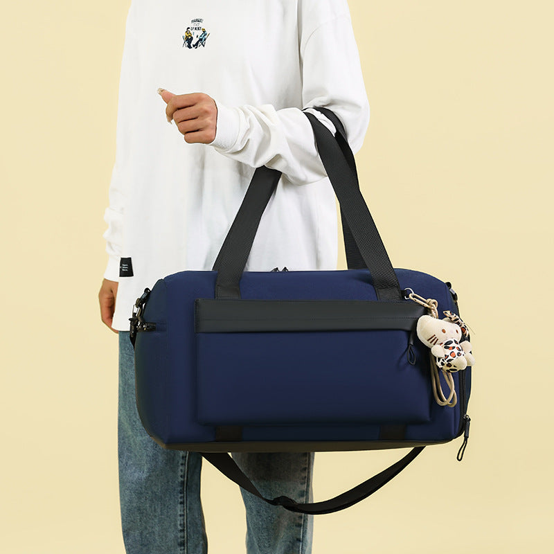 Sporty duffel bag with practical compartments and detachable shoulder strap Skanto