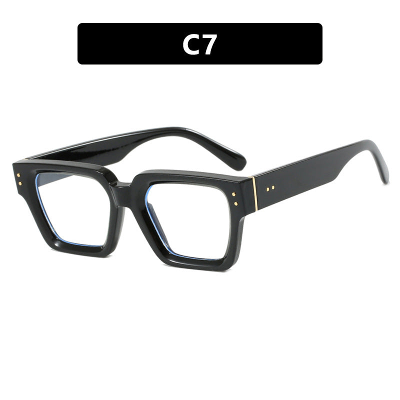 Women's Fashionable Sunglasses in Elegant Oversized Design Skanto