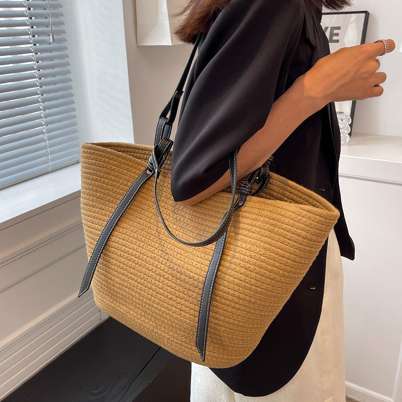 Elegant Shopper Bag with Texture Skanto