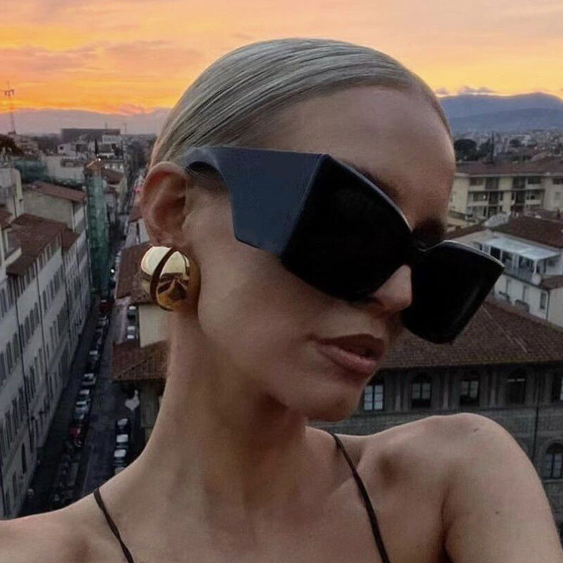 Women's oversized sunglasses with stylish cat-eye design Skanto
