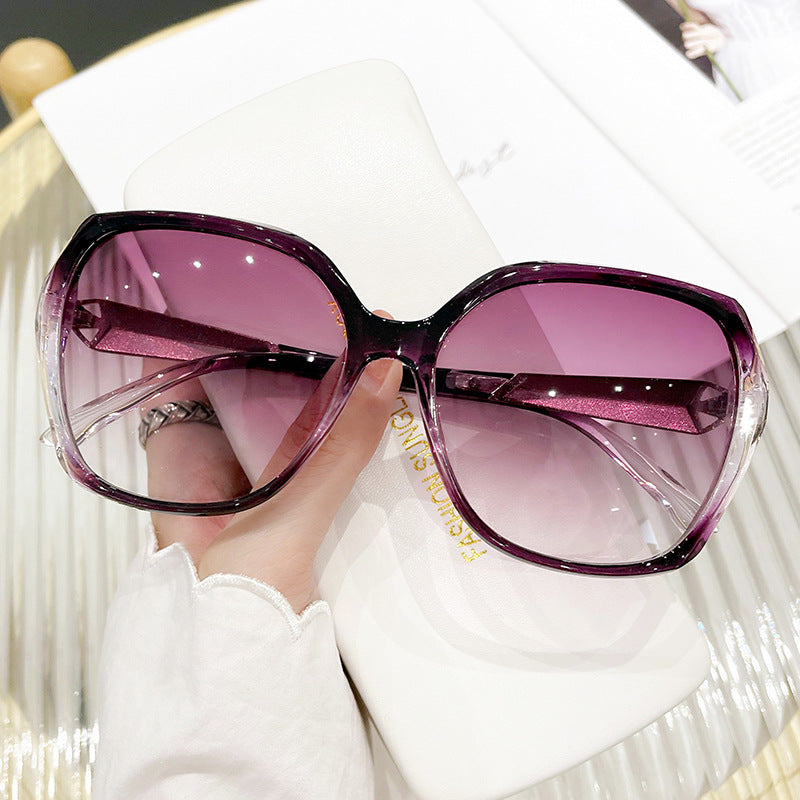 Dames store solbriller i elegant sommerfugl design Skanto