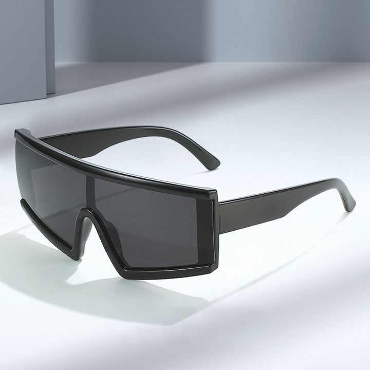 Kvinner Sporty solbriller med bred, ripebestandig linse og UV-beskyttelse Skanto