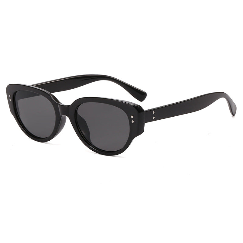 Dame moteriktig solbrille med markant design Skanto