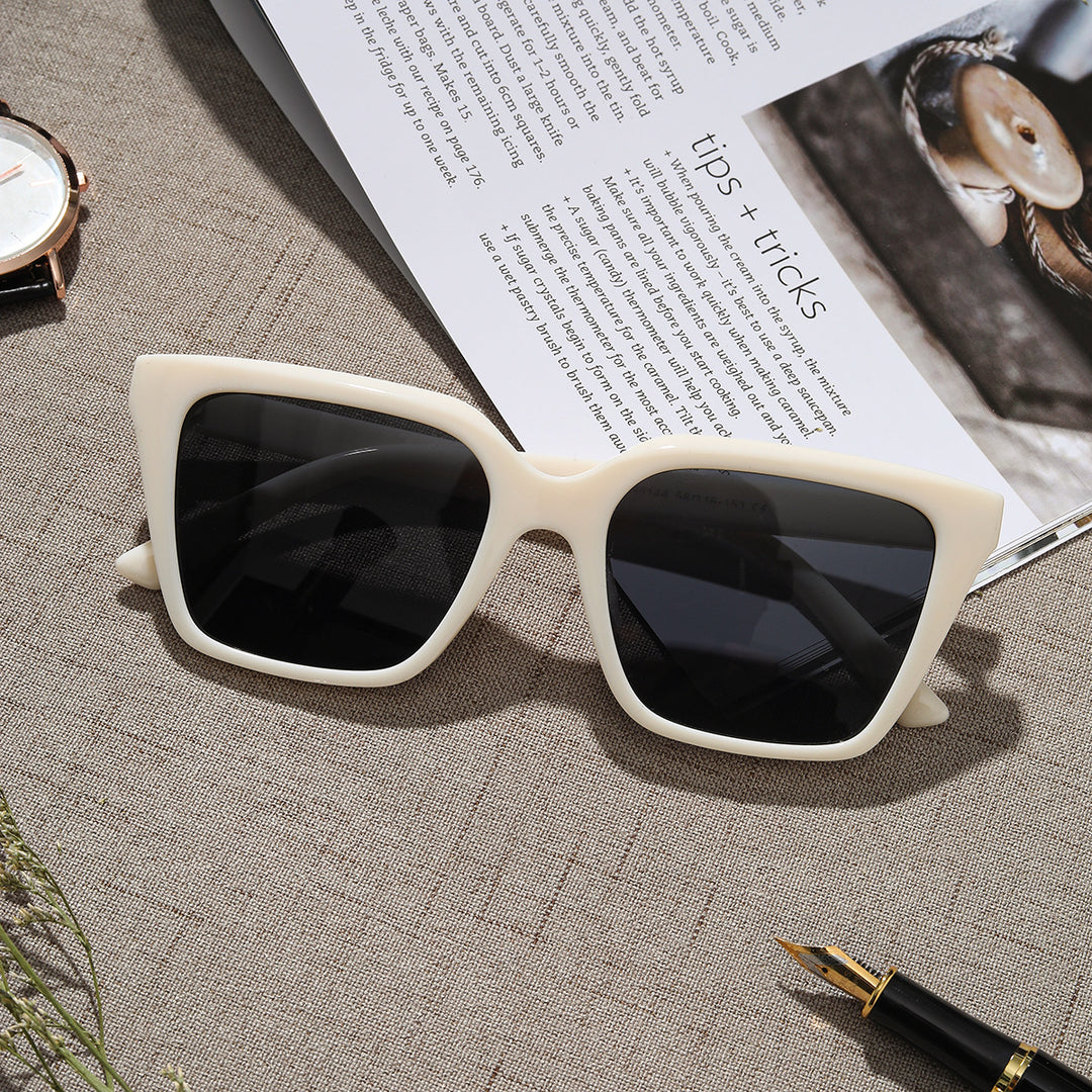 Dame geometrisk solbrille med beskyttende UV-filter og stilfullt skilpadde-design Skanto