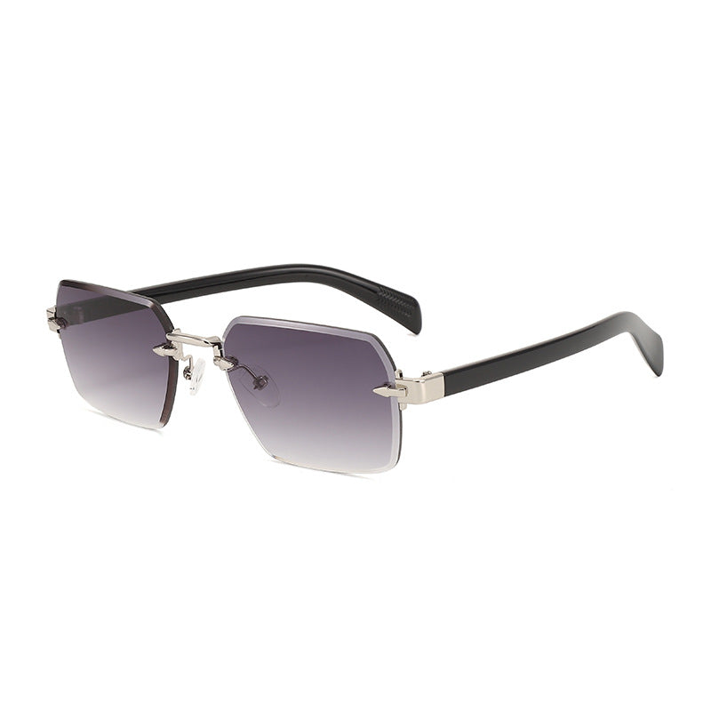 Dame moteriktig solbrille med firkantet ramme og gradientlinser Skanto