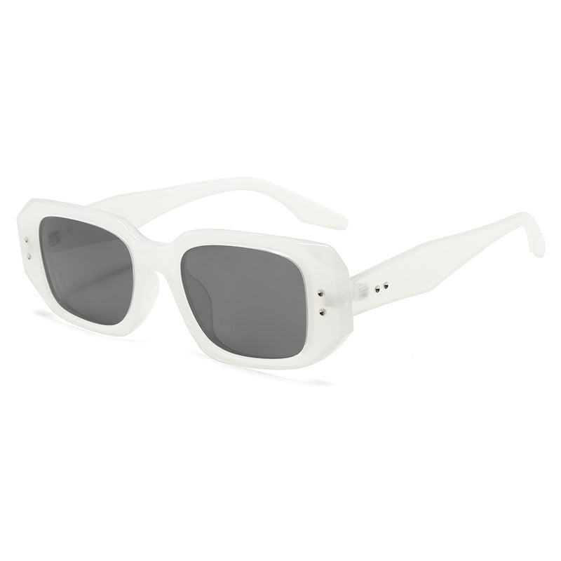 Dame moteriktig oversized solbrille med stilig ramme og UV-beskyttelse Skanto