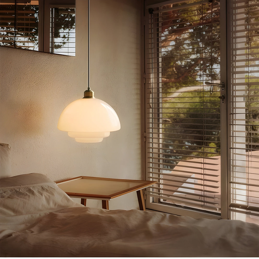 AuraBeam Light – Minimalist elfenbensfarget LED pendellampe laget av glass | Skanto