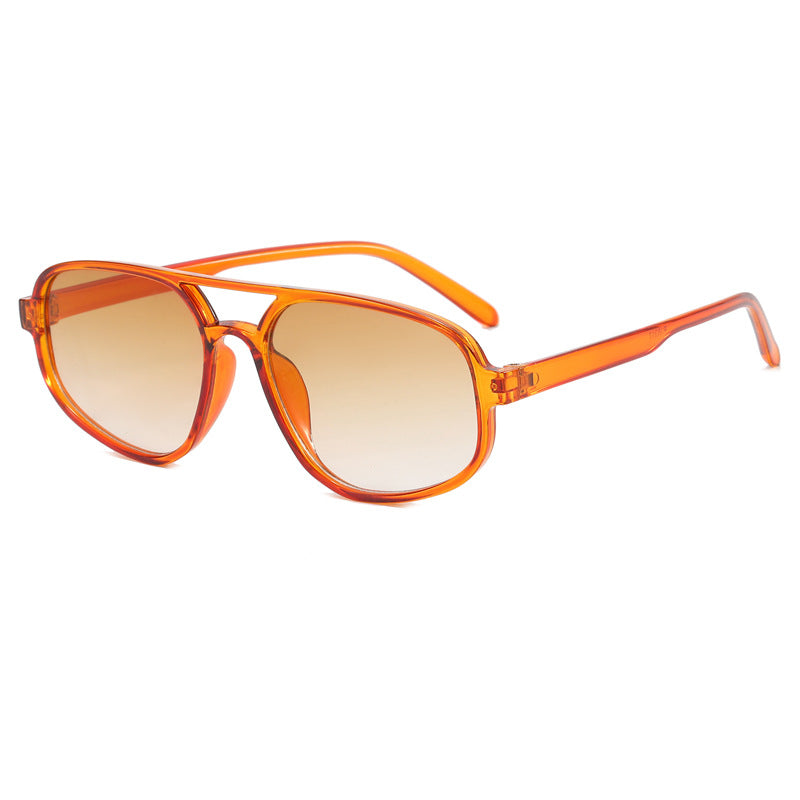 Dame moteriktig oversized solbrille med trendy ramme Skanto