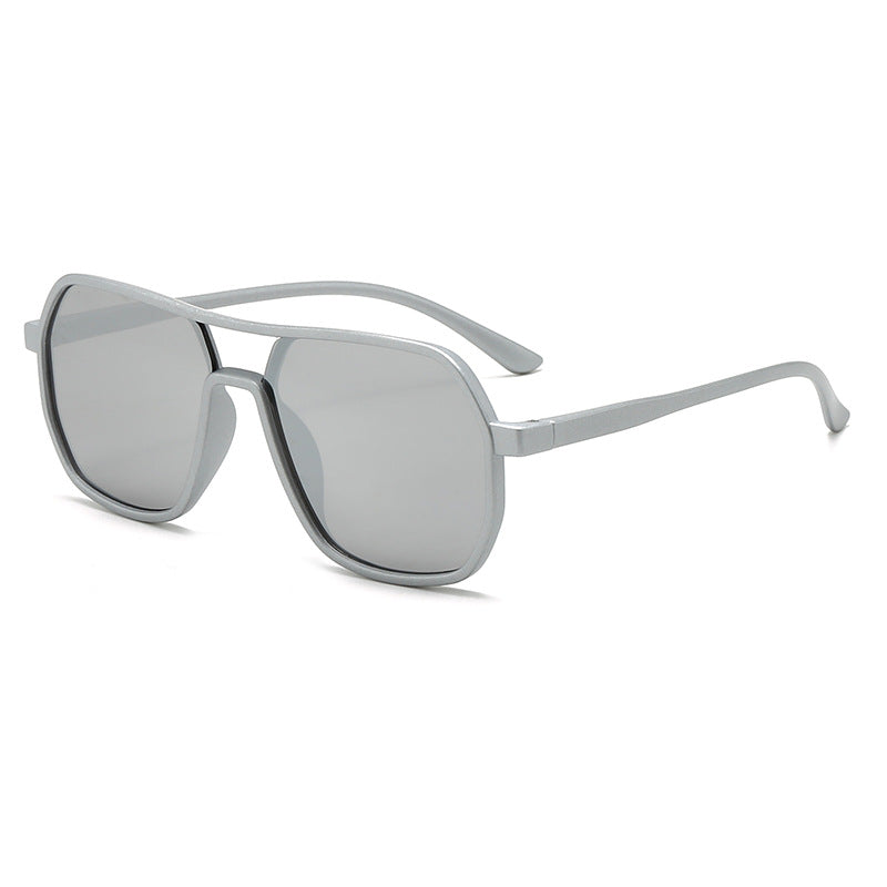 Dame trendy oversized solbriller i moderne design Skanto