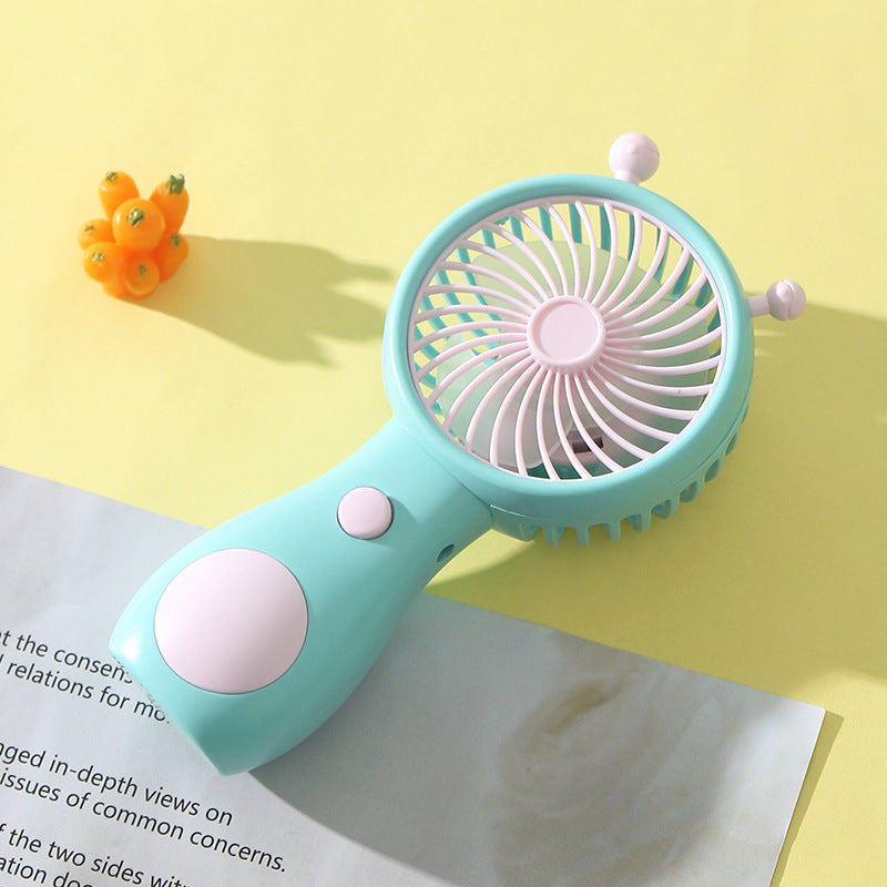Kvinnelig bærbar håndvifte med ergonomisk design og stille viftetrinn Skanto