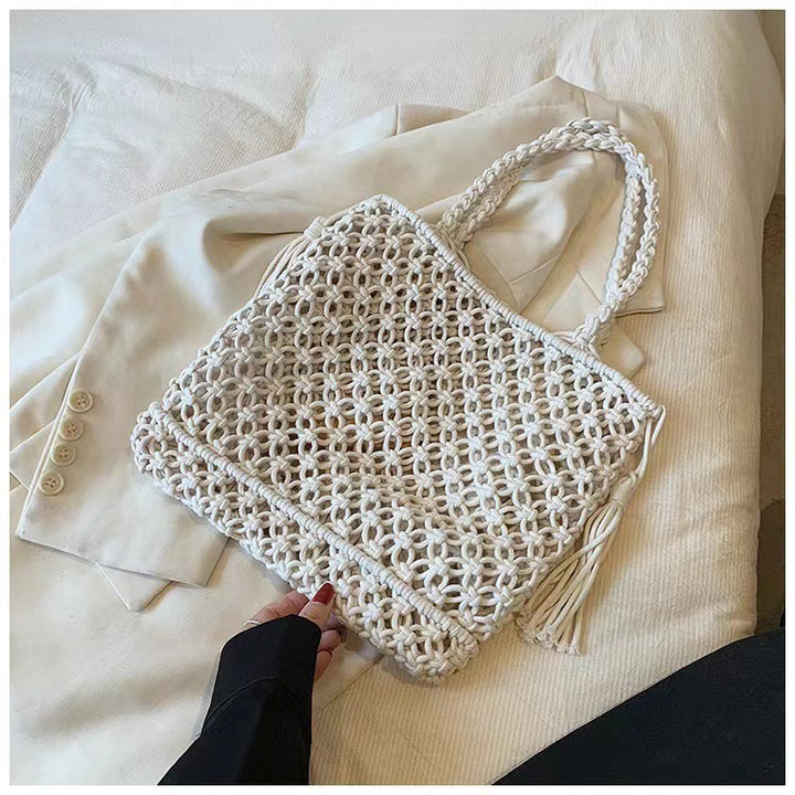 Hand-knotted beach bag with playful design Skanto