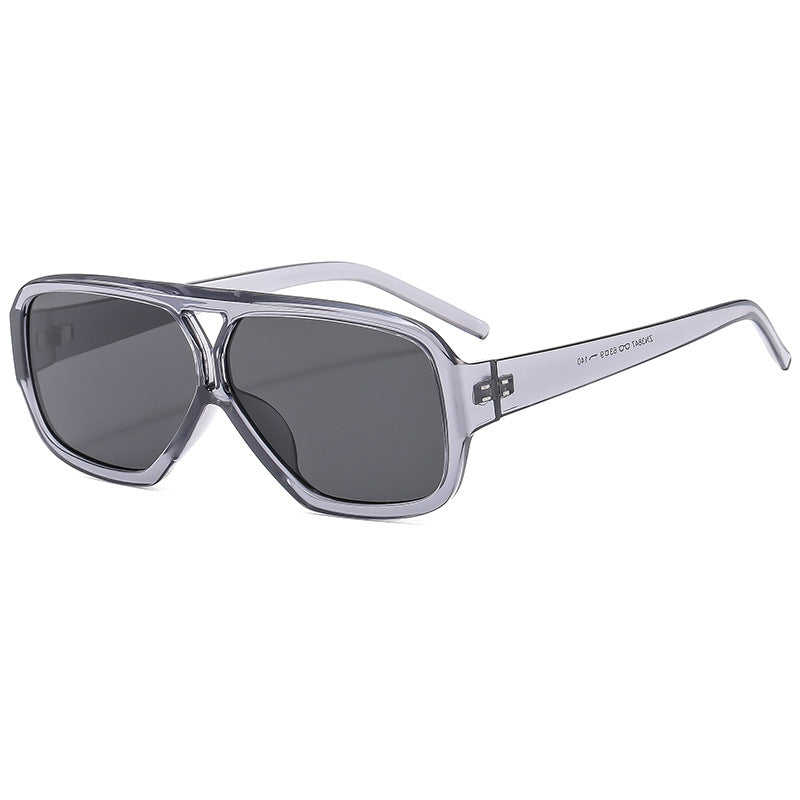 Dame modische oversized solbrille med bred ramme og beskyttende glass Skanto