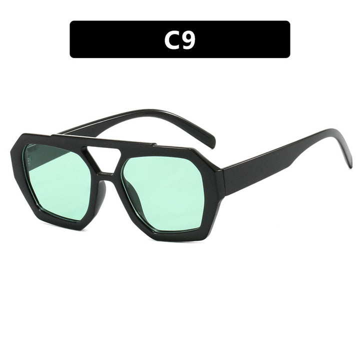 Women's geometric sunglasses made of robust plastic with polarized lenses Skanto