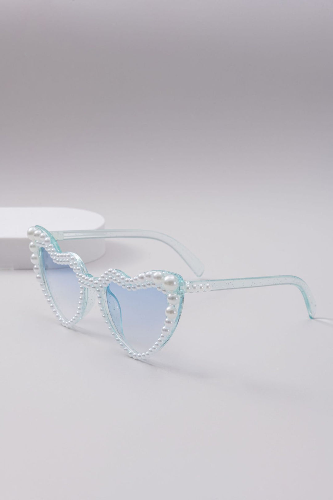 Dame designer solbrille med perleinnramming fra Skanto