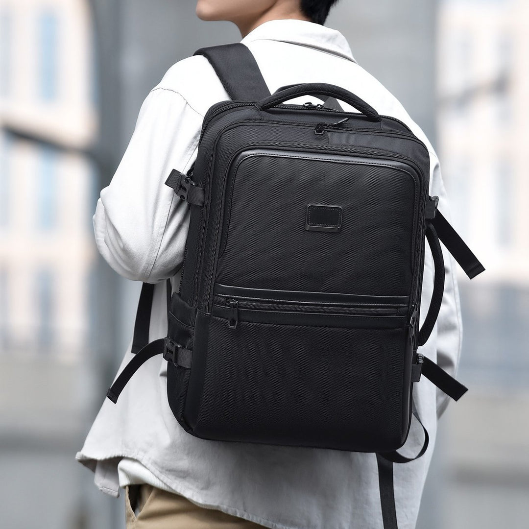 Elegante laptopryggsekk med vannavvisende materiale og innovativt romsystem Skanto