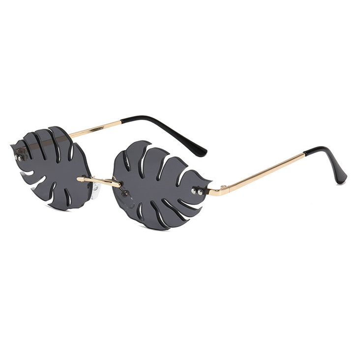 Dama moteriktig solbrille med markant bladerdesign Skanto