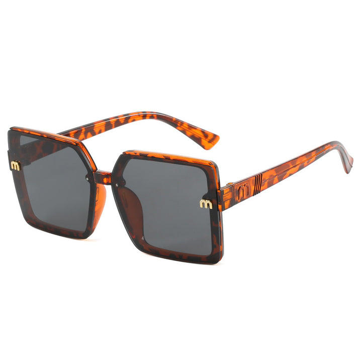 Dame moteriktig kvadratisk solbrille med speilende gradient Skanto