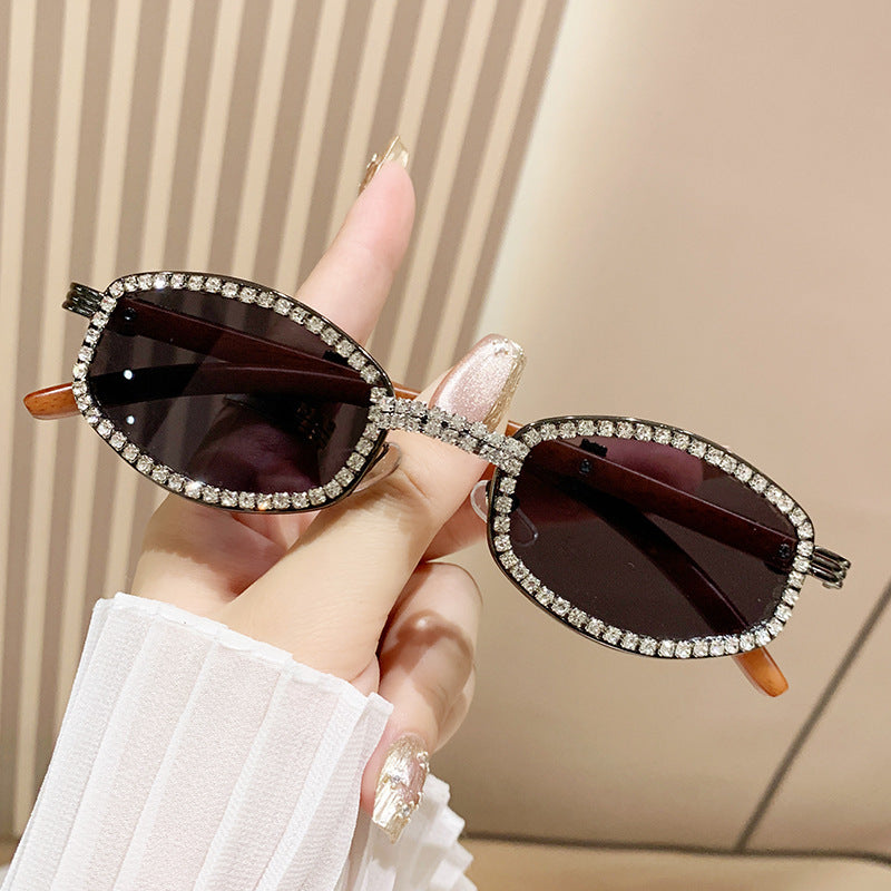 Dame solbrille i elegant glamor stil Skanto