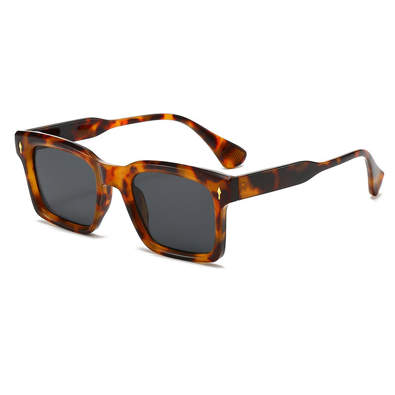 Dame Rektangulær Solbrille i elegant Skilpaddedesign Skanto