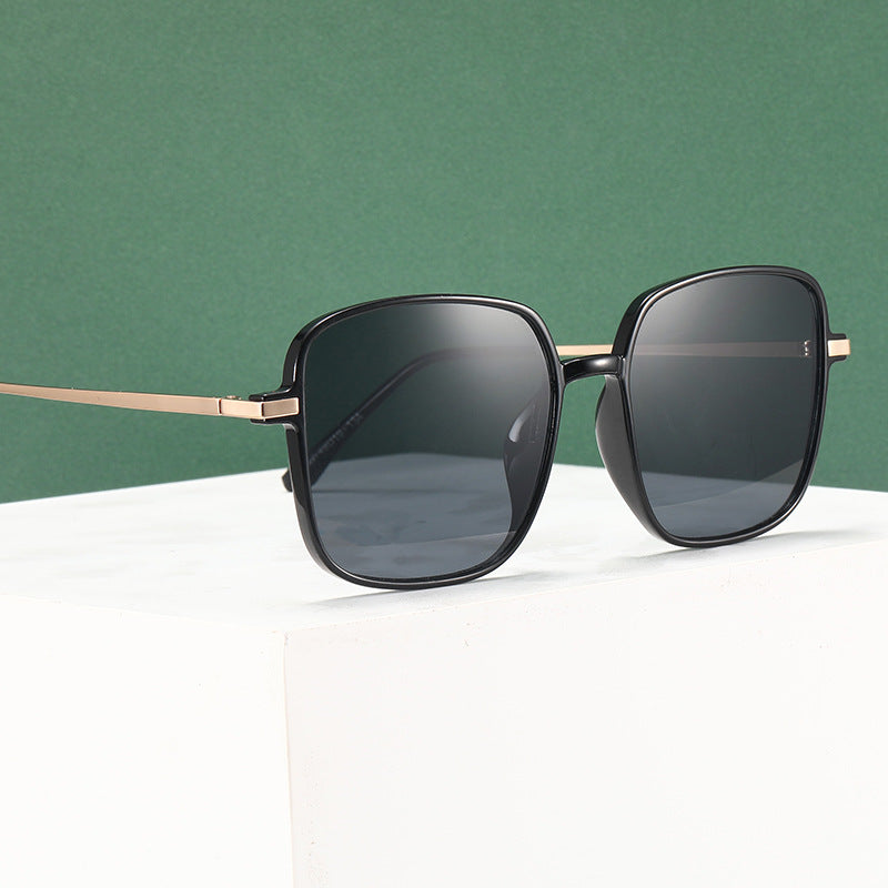 Dame kvadratisk designbrille med filigran metallramme Skanto