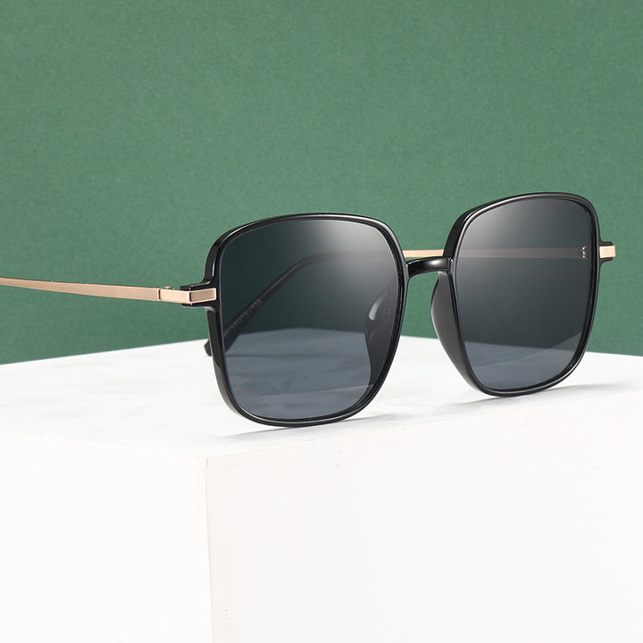 Dame kvadratisk designbrille med filigran metallramme Skanto