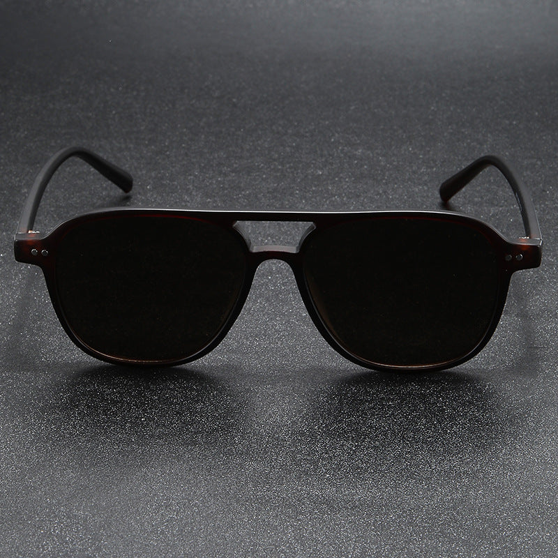 Dame designer solbrille med trendy havskilpadde ramme og UV-beskyttelse Skanto