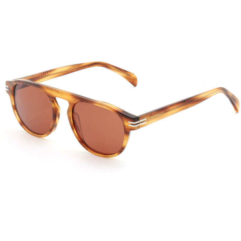 Dame moteriktig solbrille med smal ramme og stilige detaljer Skanto