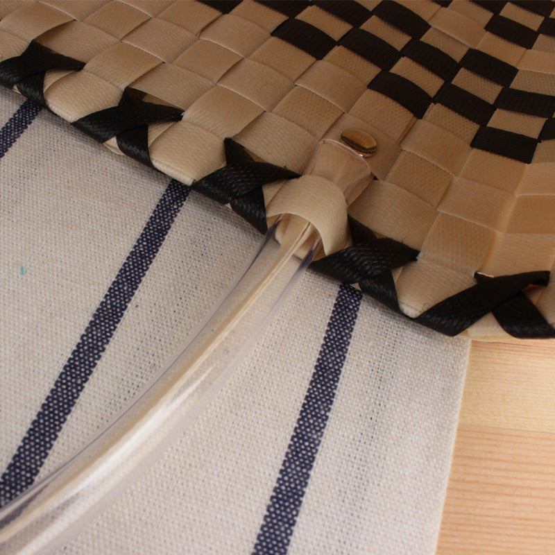 Tote bag with modern checkered pattern and sturdy handles Skanto