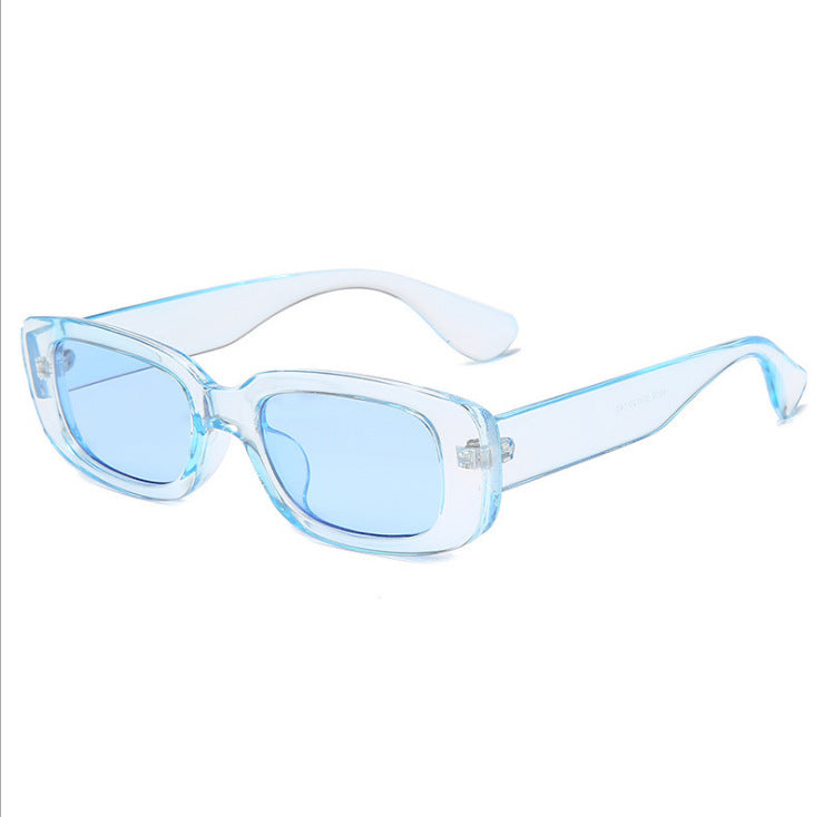 Dame moteriktig solbrille med trendy havskjell-design Skanto