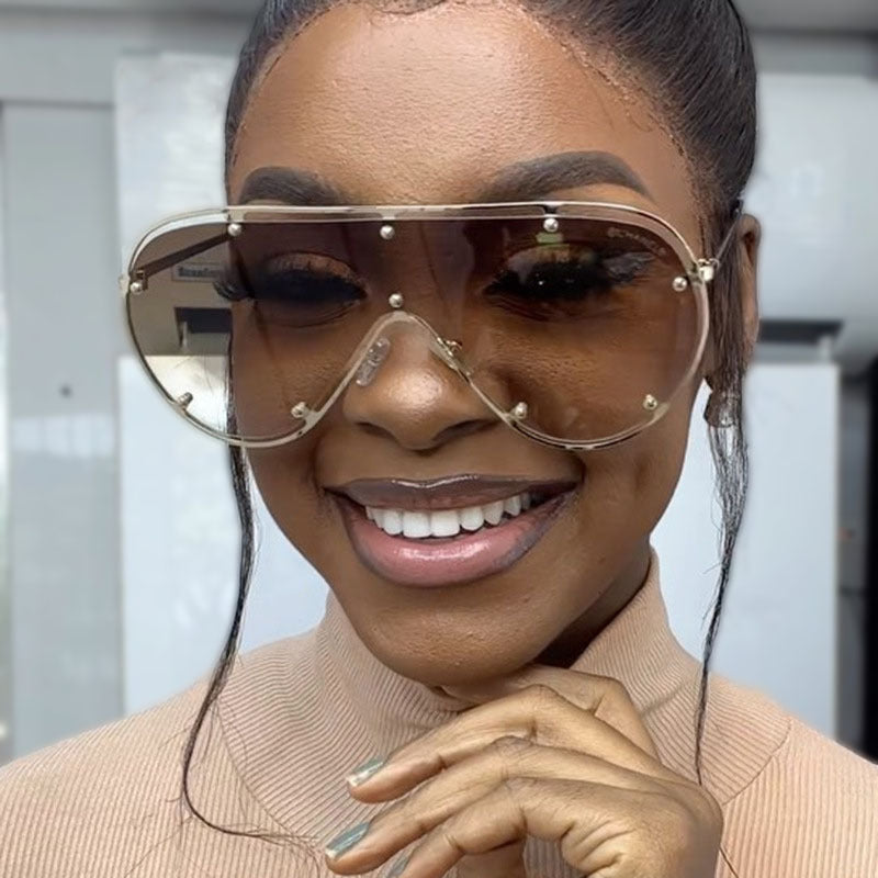 Women's Fashionable Oversized Sunglasses in Stylish Retro Design Skanto