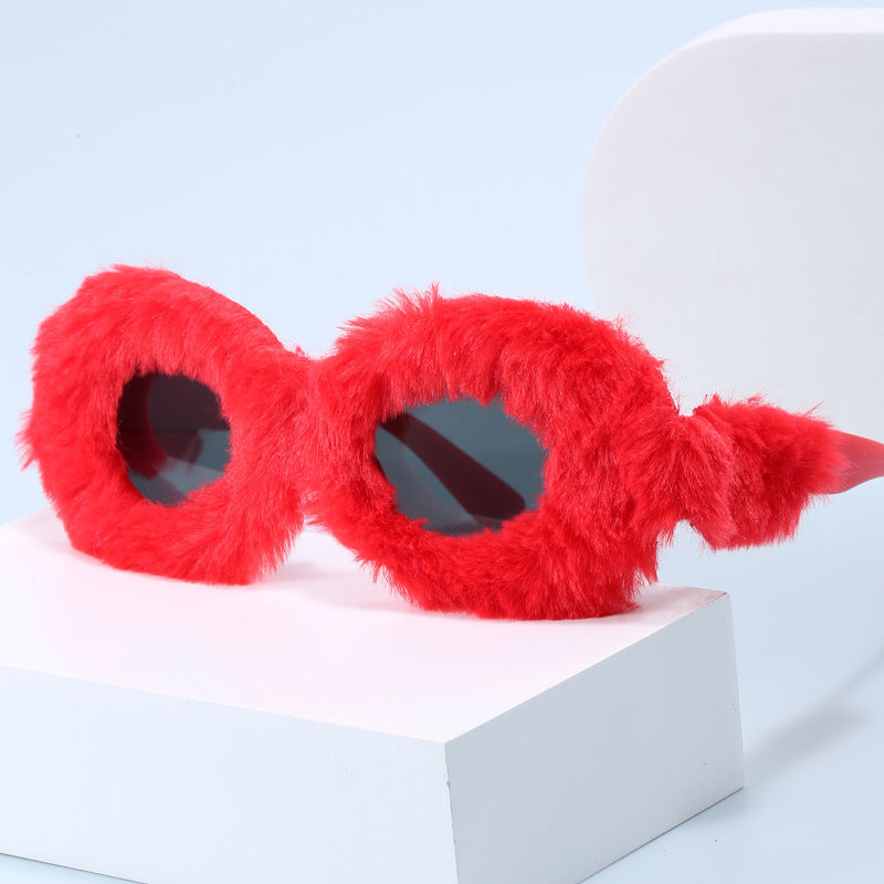 Dame moteriktig solbrille i trendy fleece-design Skanto