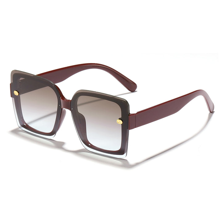 Dame moteriktig solbrille med kvadratisk design og høykvalitets ramme Skanto