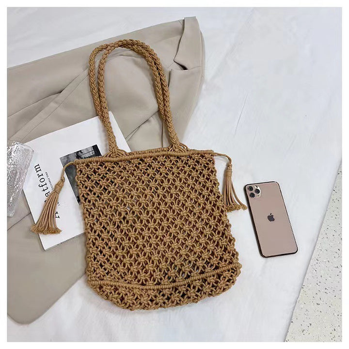 Hand-knotted beach bag with playful design Skanto
