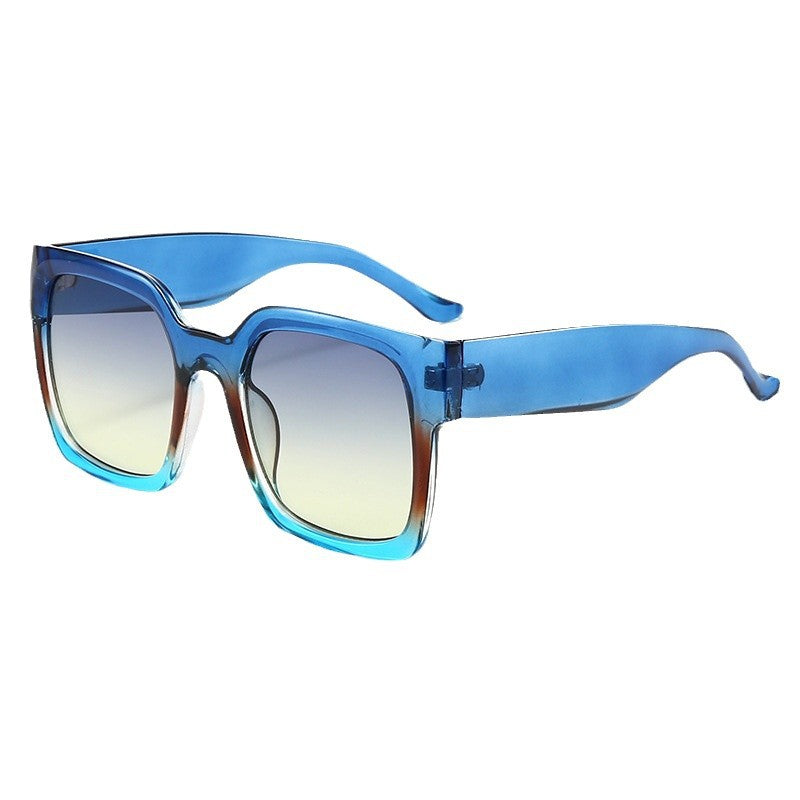 Dame firkantet solbrille med stilfull gjennomsiktig ramme og myk fargegradient Skanto