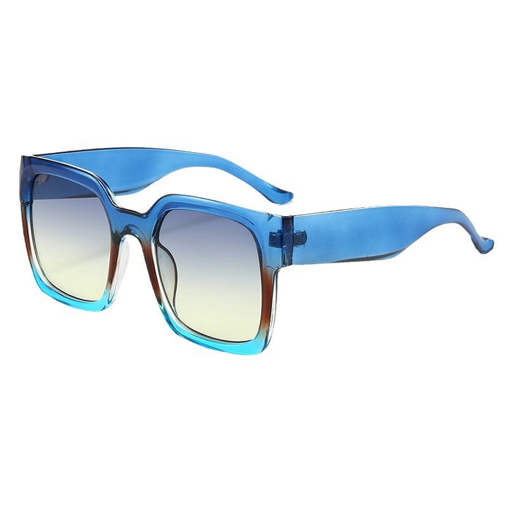 Dame firkantet solbrille med stilfull gjennomsiktig ramme og myk fargegradient Skanto