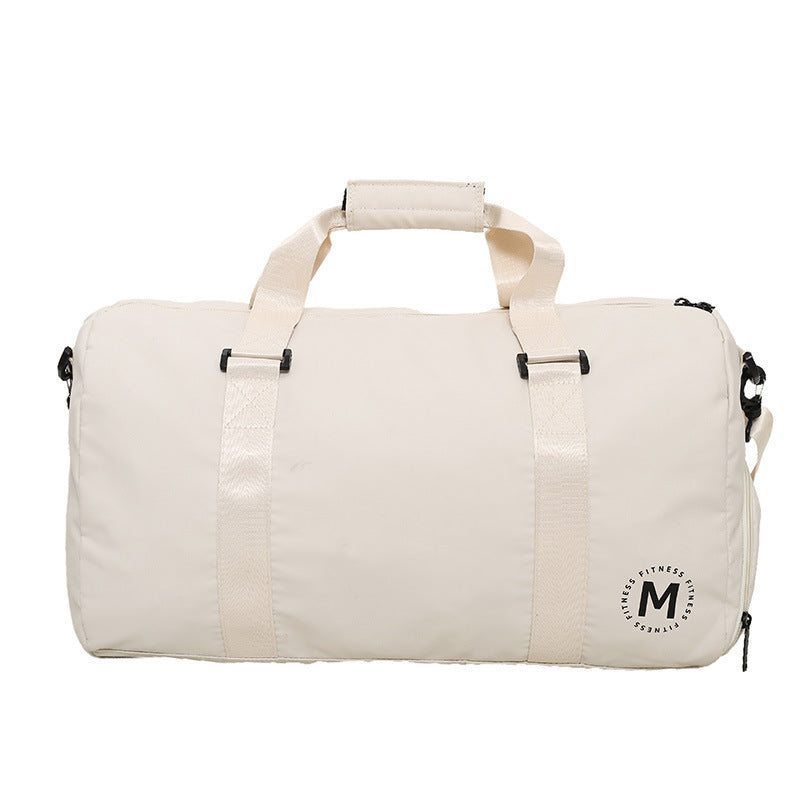 Sportslig fitness duffelbag med robust materiale og intelligent romdesign Skanto